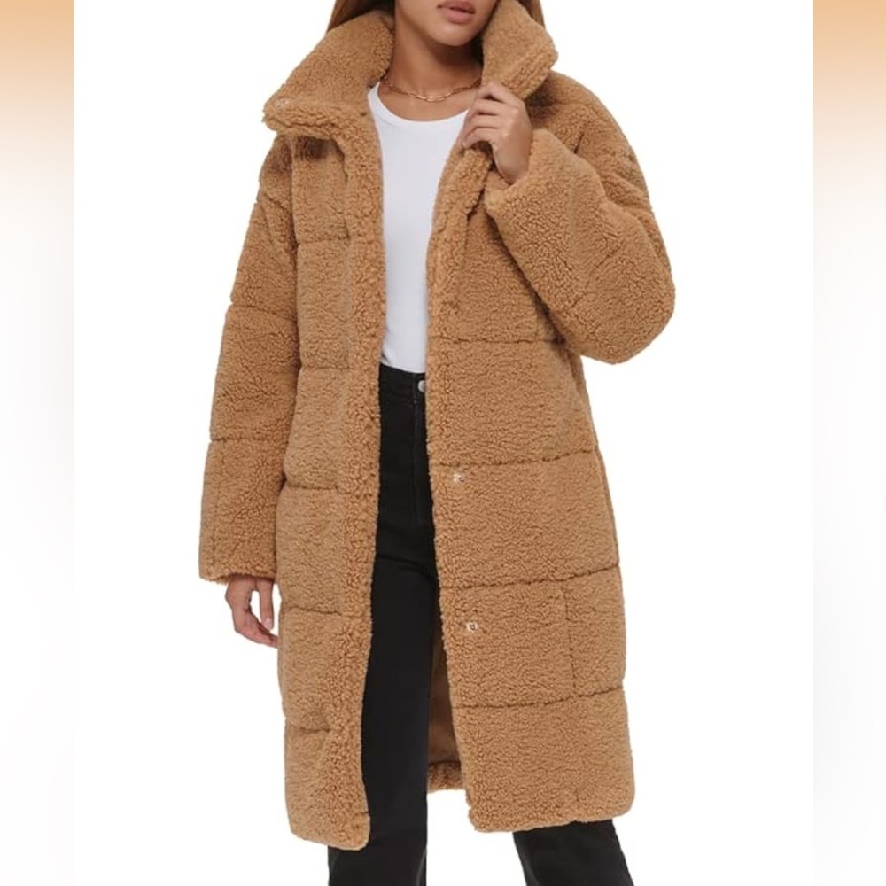 LIKE NEW Levi’s Teddy Coat size medium